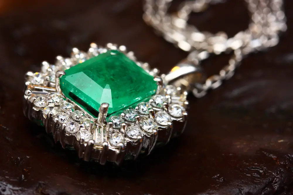 Emerald pendant surrounded by diamonds