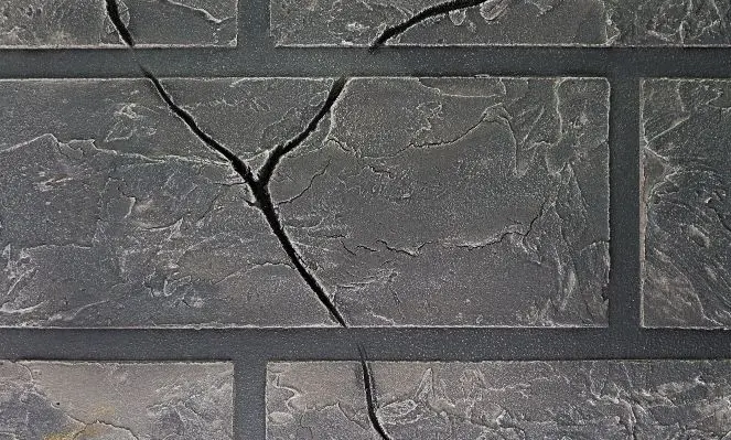 crack in bricks